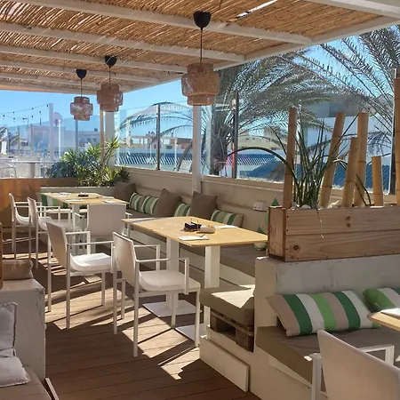 Апартаменты Charming With Shared Pool *